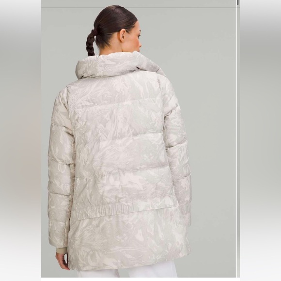 lululemon Team Canada Down Jacket size 6 - Picture 2 of 16